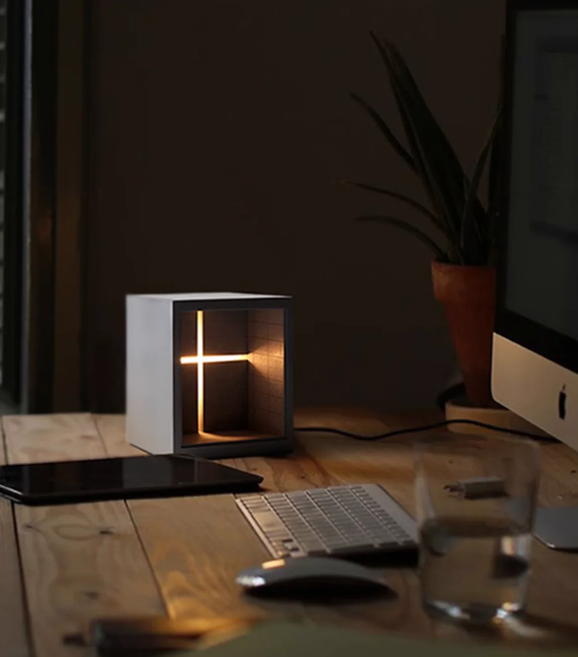 Deisoukoku Church of Light Concrete Table Lamp - Image 3