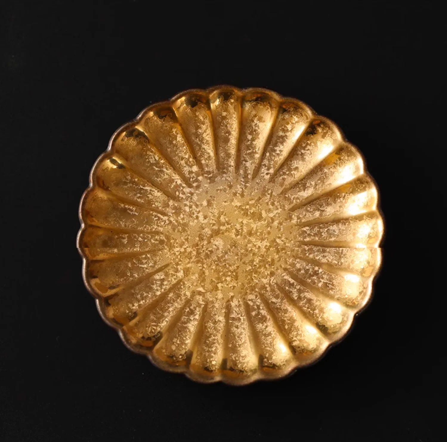 Hasami Ware Toyotsu Handcrafted Gold and Silver Decorated Dessert Plate Gift Set - Image 16