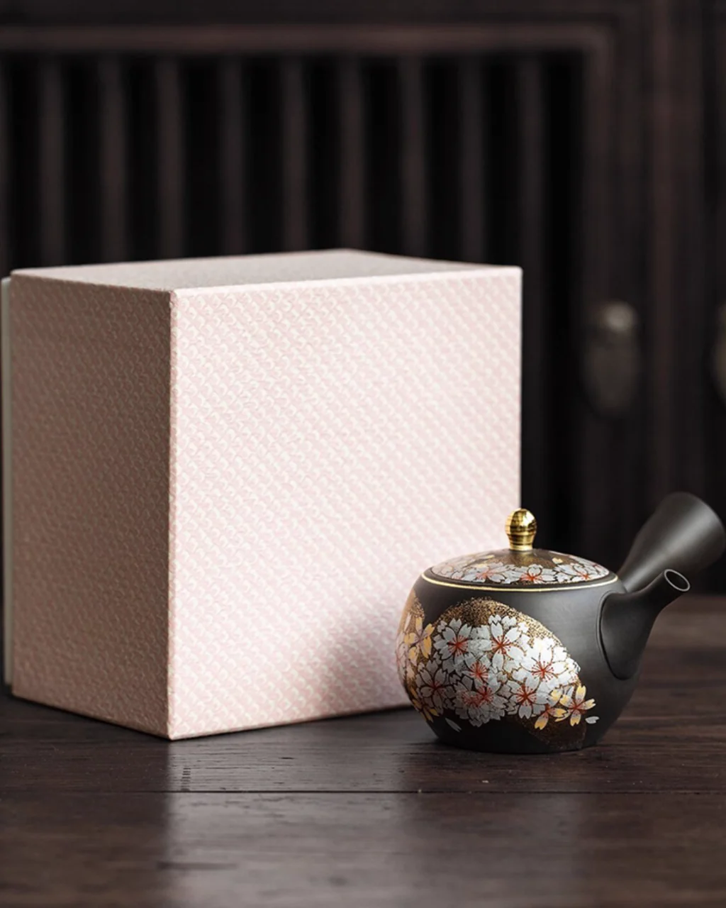 Kutani Ware Golden Sakura Teapot - Image 9