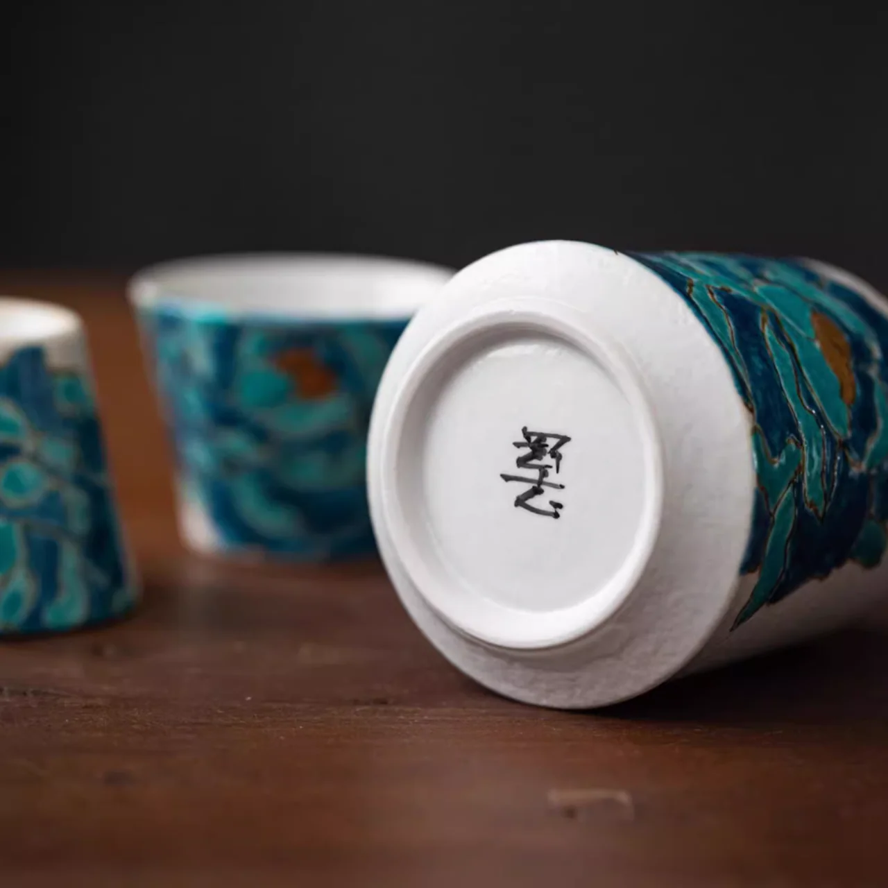 Kutani Ware Green Peony Sake Set - Image 10