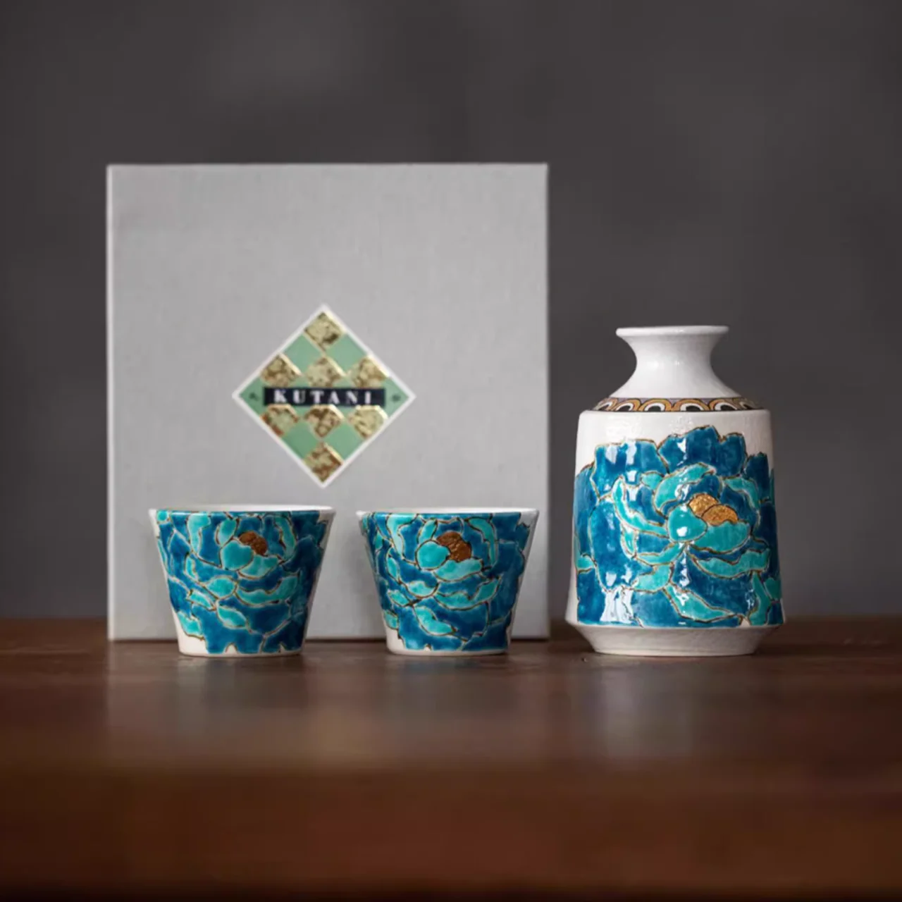 Kutani Ware Green Peony Sake Set - Image 11