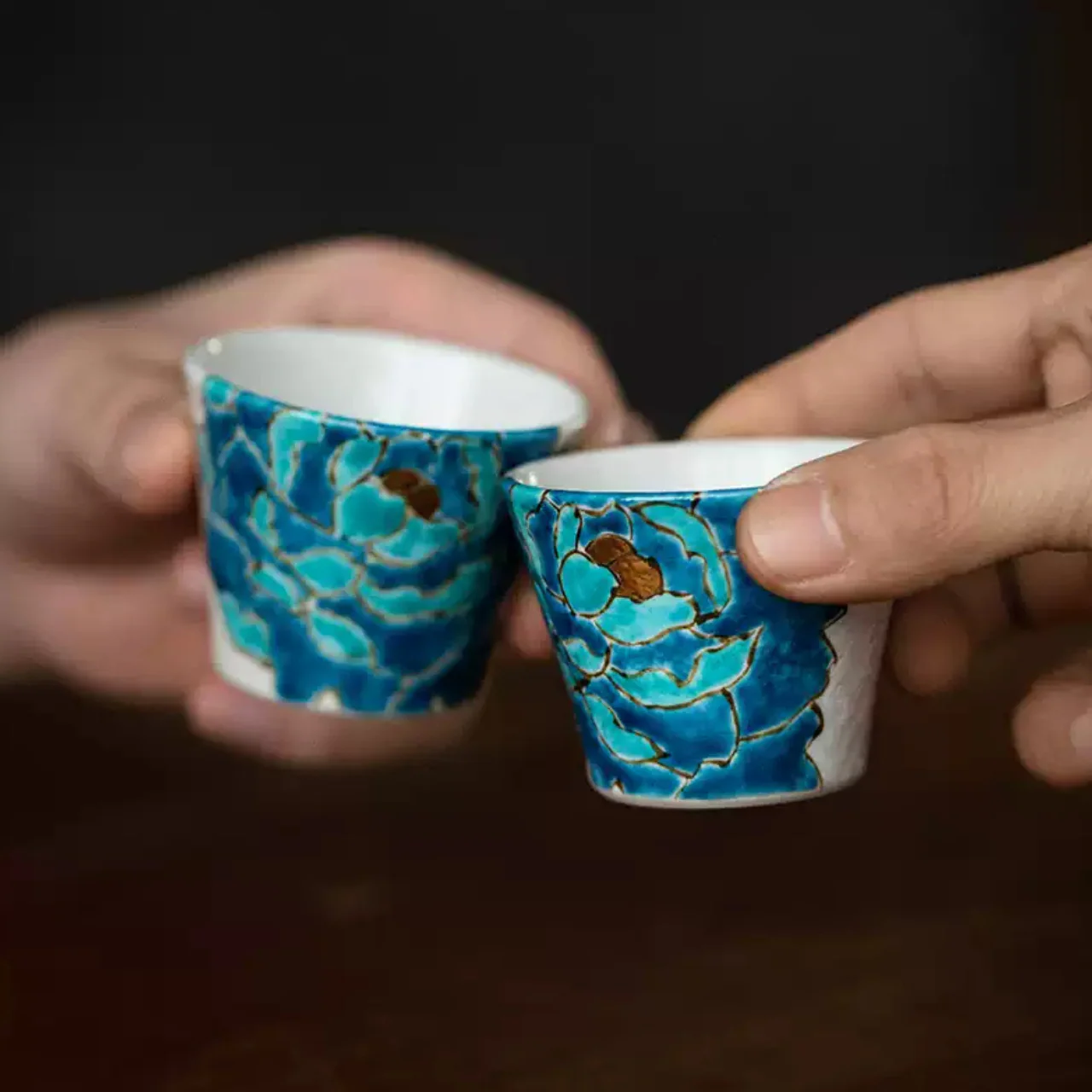 Kutani Ware Green Peony Sake Set - Image 8