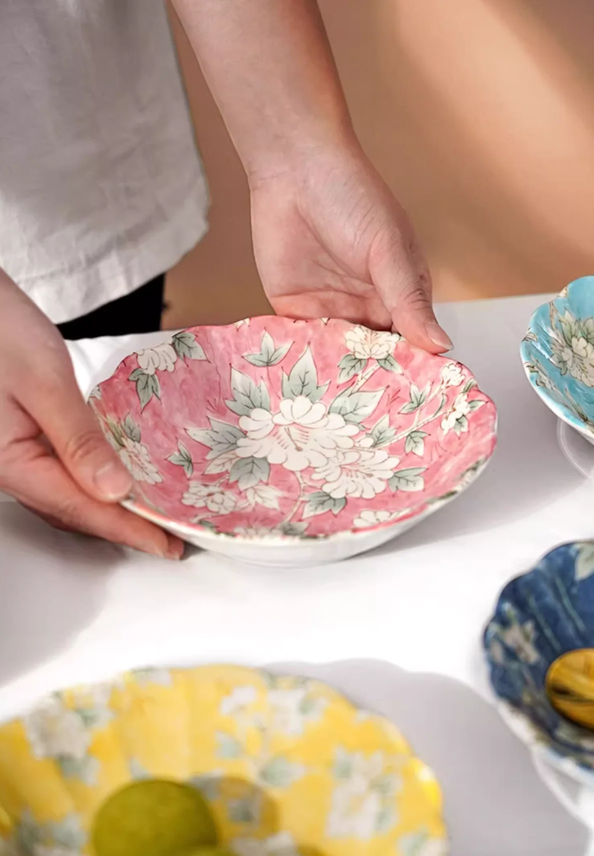 Mino Ware Hibiscus Flower Series Plate Gift Set - Image 12