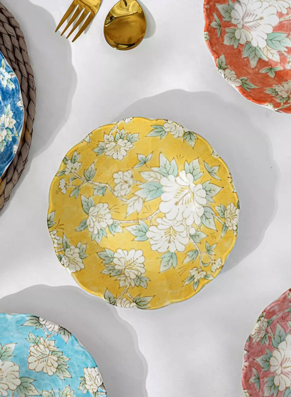 Mino Ware Hibiscus Flower Series Plate Gift Set - Image 3