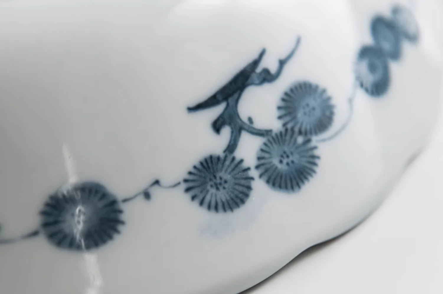 Mino Ware Underglaze 'Fu' Character Ceramic Plate Gift Set - Image 8
