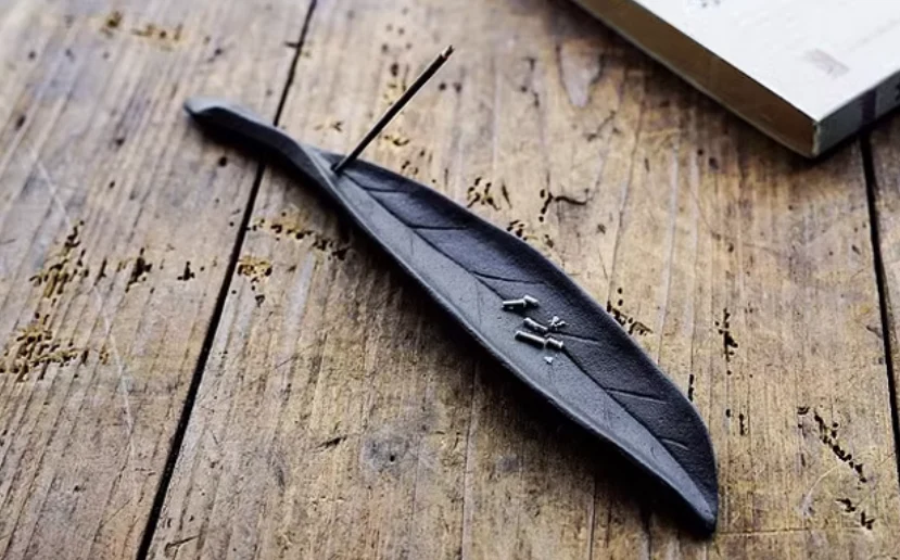Nambu Tekki Cast Iron Incense Holder – Rock & Leaf Design - Image 10