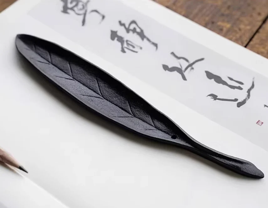 Nambu Tekki Cast Iron Incense Holder – Rock & Leaf Design - Image 4
