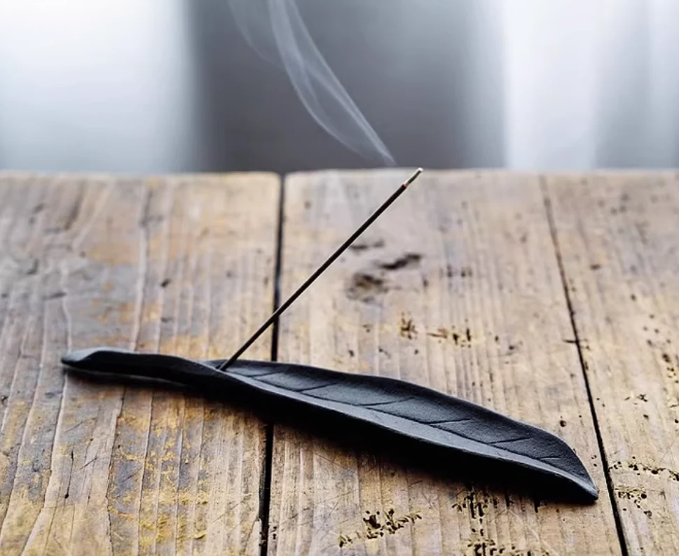 Nambu Tekki Cast Iron Incense Holder – Rock & Leaf Design - Image 6