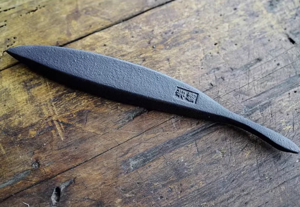 Nambu Tekki Cast Iron Incense Holder – Rock & Leaf Design - Image 9